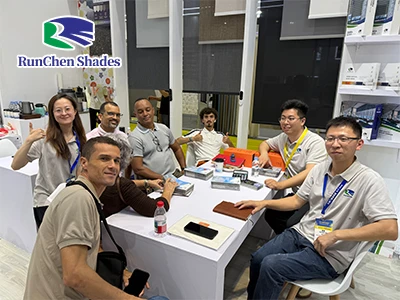 We Welcome Overseas Customer And Take Group Photo During R+T Asia Show